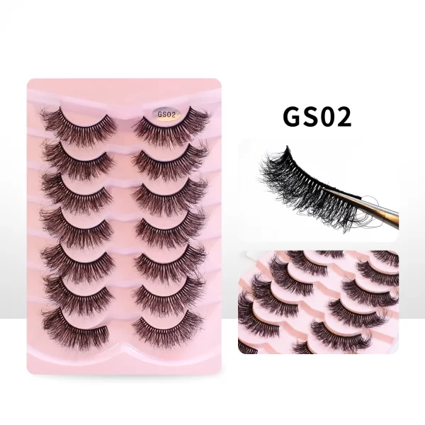 Enhance your eye makeup with our pack of 7 pairs of mink lashes. These fluffy lashes have a natural wispy and messy look, perfect for creating a manga-inspired style. Plus, enjoy free shipping - Image 4